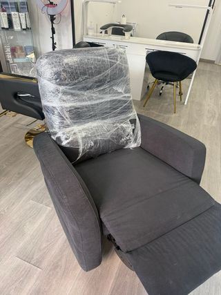 Sofá reclinable de tela gris