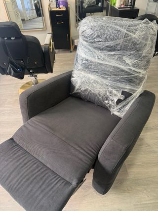 Sofá reclinable de tela gris