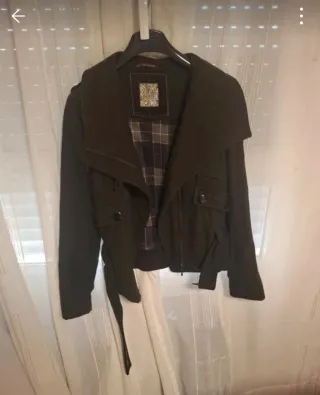 Abrigo paño verde Pull and Bear