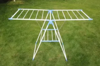 Stendibiancheria bianco e blu