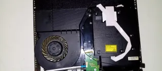 PS4 Fat para piezas - Daño por líquido