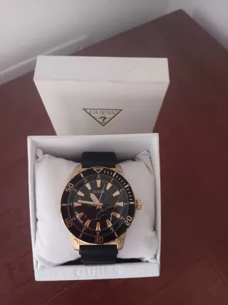 Reloj Guess Hombre Negro y Dorado