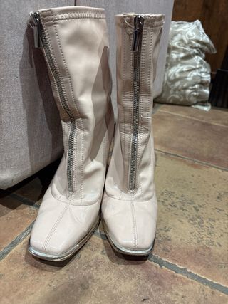 Zapatos de tacón Talla 37. Botas son talla 38.