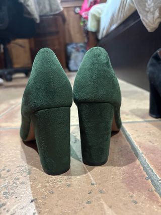 Zapatos de tacón Talla 37. Botas son talla 38.