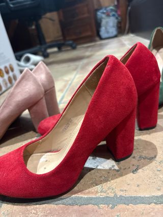 Zapatos de tacón Talla 37. Botas son talla 38.