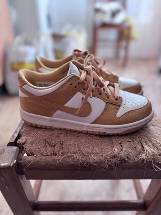 Tenis Nike Dunk Low Dorado y Blanco talla 39