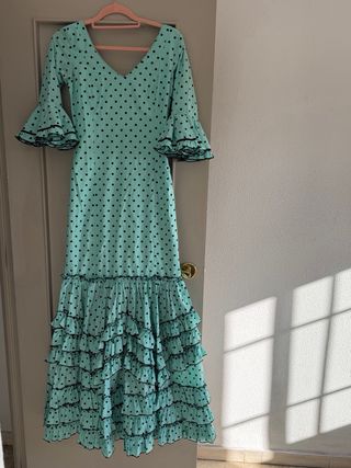 Traje Flamenca Verde Lunares Negros