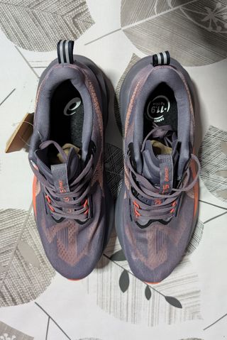 Zapatillas ASICS Novablast 5 Talla 44 Nuevas