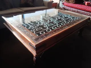 Mesa rustica antigua de centro madera y cristal