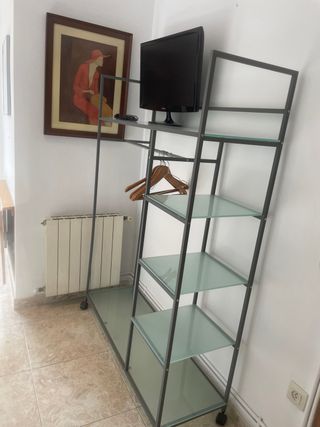 Burro con scaffali in vetro e metallo