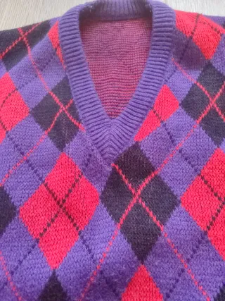 Jersey rombos morado, rojo y negro