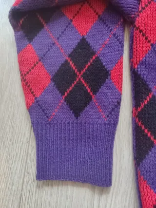 Jersey rombos morado, rojo y negro