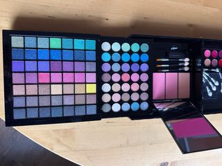 Set de maquillaje multicolor