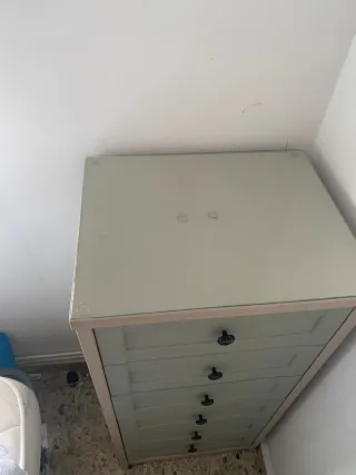 Mesilla de noche y cajonera