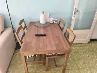 Mesa comedor madera Ikea + 4 sillas