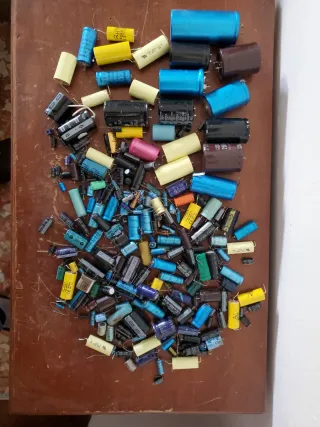 Lote de Condensadores Electrónicos