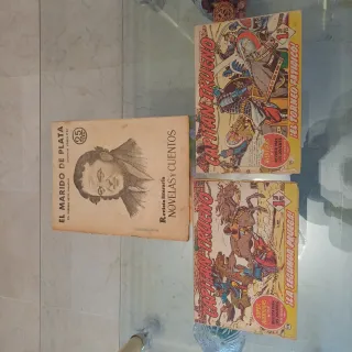 Dos tebeos Capitán Trueno y una revista novelas y
