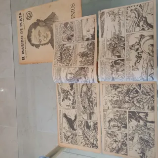 Dos tebeos Capitán Trueno y una revista novelas y