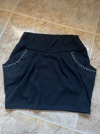 3 Faldas (2 cortas, 1 larga) casi sin usar