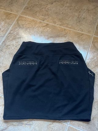 3 Faldas (2 cortas, 1 larga) casi sin usar