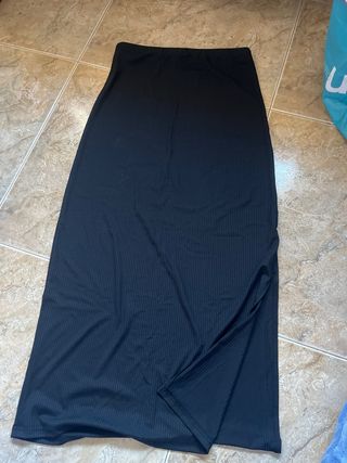 3 Faldas (2 cortas, 1 larga) casi sin usar