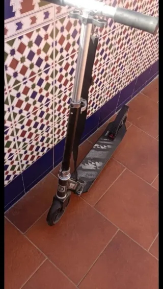 Patinete negro plegable