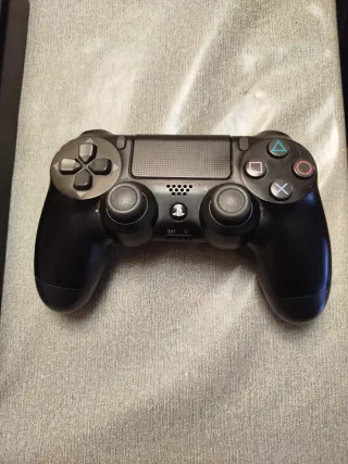 Ps4 (PlayStation) Negra 1 TB + Mando