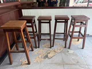 Mesas, sillas y taburetes de madera