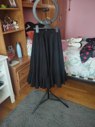 Falda flamenca negra con volante y goma ajustable
