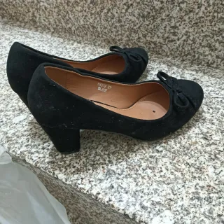 Sapatos pretos com laço n37