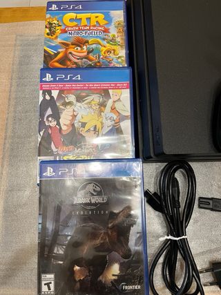 PS4 Pro + Mando + 5 Juegos (Precio negociable)