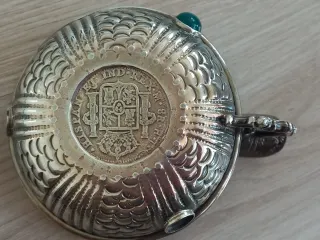 Catador antiguo de vino de plata con gema