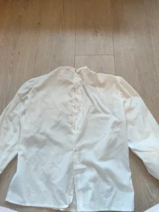 Camisa blanca de manga larga