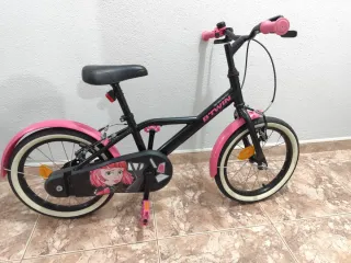 Bicicleta infantil Btwin rosa y negra