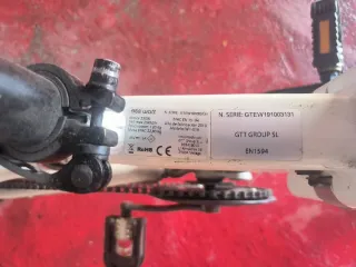 Bicicleta elettrica pieghevole bianca