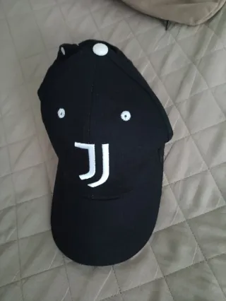 Cappello con visiera nero