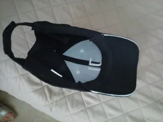 Cappello con visiera nero