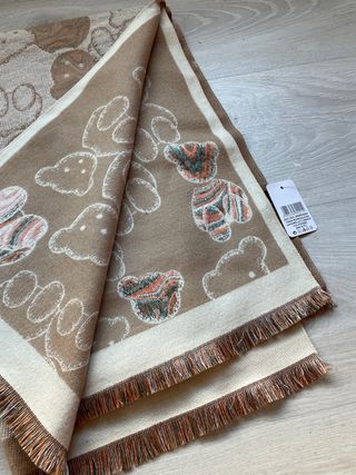 Bufanda con osos beige y marrón