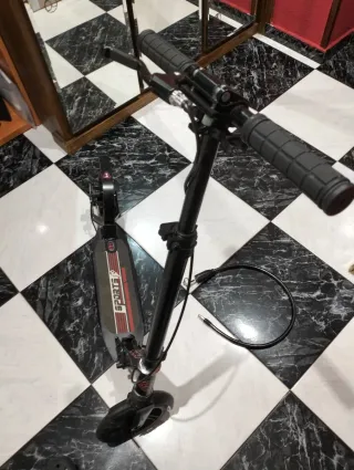 Patinete deportivo negro