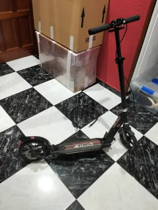 Patinete deportivo negro