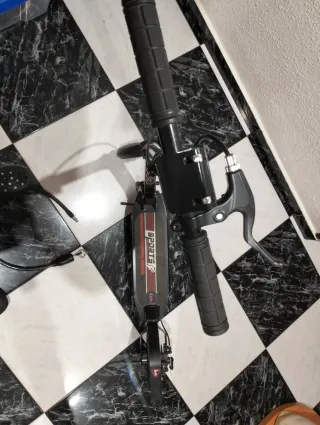 Patinete deportivo negro