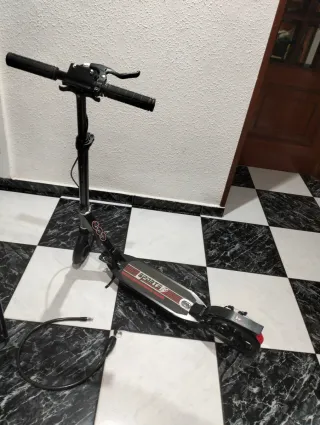 Patinete deportivo negro