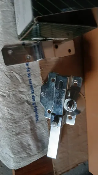 Cerrojo de seguridad para puerta