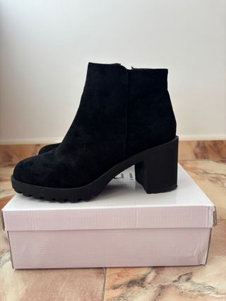 Botines negros de mujer con cremallera