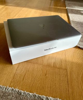 MacBook Air Gris (Pantalla Averiada)