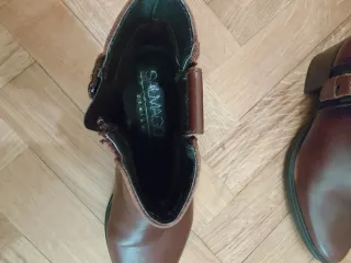 Botines de tacón marrones