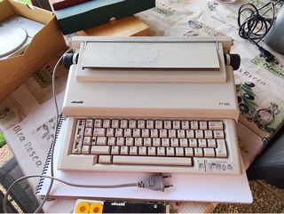 Máquina de escribir Olivetti PT 505