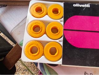 Máquina de escribir Olivetti PT 505