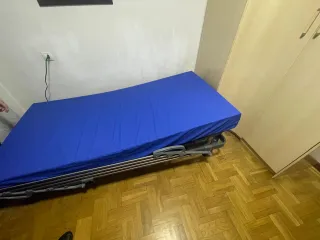 Cama articulada hospitalaria