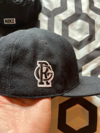 Gorra Grimey Negra con Logo 'g' Alado